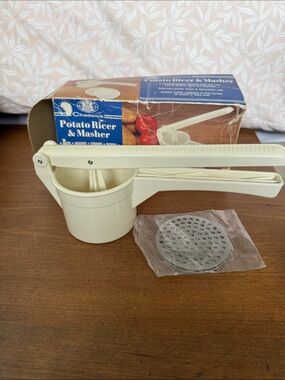 Chadwicks Potato Ricer & Masher - Cream